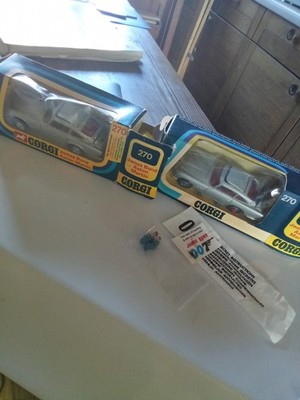 CORGI 270 JAMES BOND ASTONS BEIDE AUTOS & BOXEN ORIGINAL & SEHR GUT