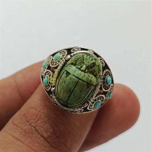 Silver-tone ring with green scarab stone and turquoise inlays, Egyptian vintage - Picture 8 of 9
