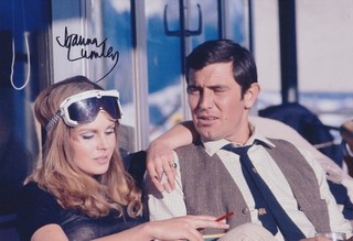 Joanna LUMLEY (1946) orig sign SEXY 1960s photo 20x30cm JAMES BOND / AUTOGRAPH