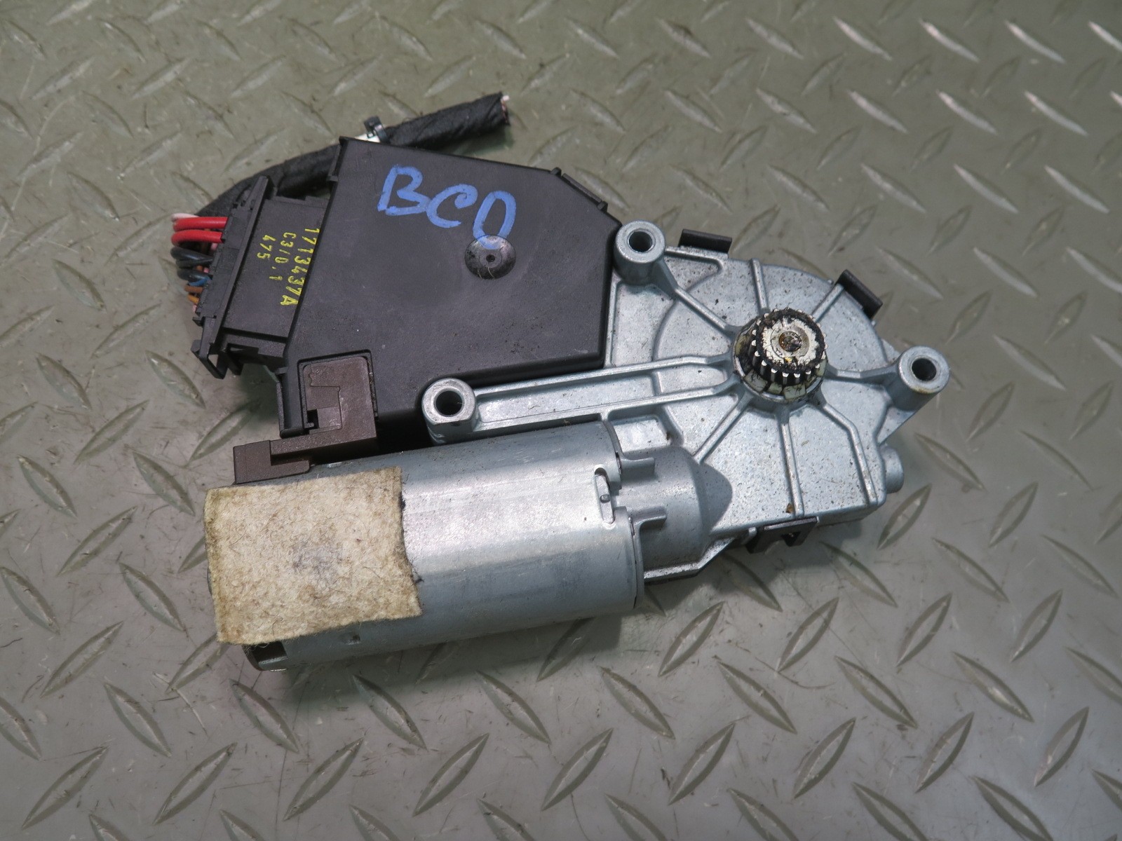 2006-2012 BENTLEY FLYING SPUR FRONT UPPER SUROOF MOON ROOF POWER MOTOR