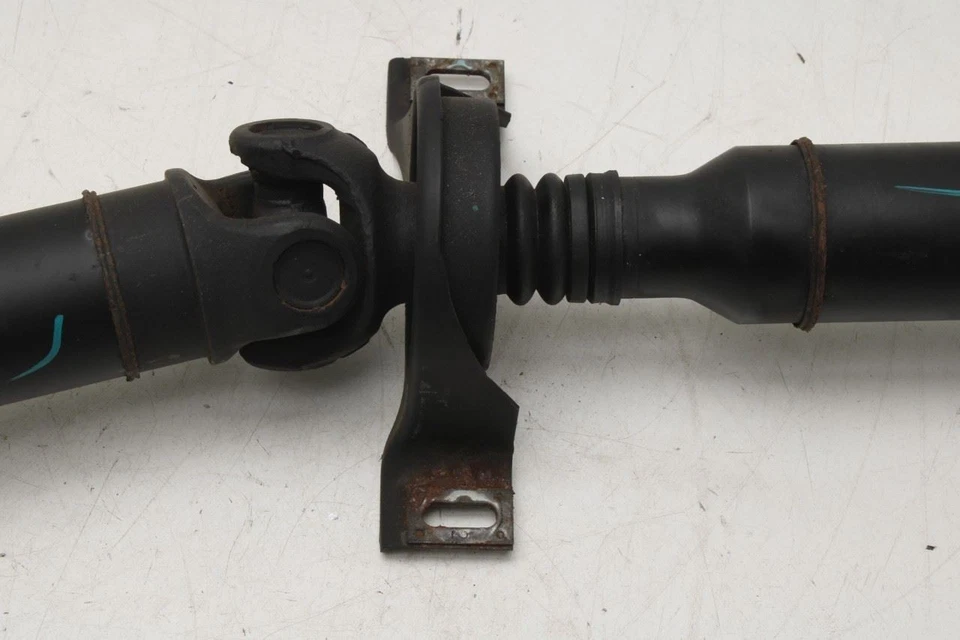 Mercedes-Benz E350 Sport 2010-2016 4Matic 3,5 L AWD AT hélice del eje de transmisión trasero Foto 4 de 4