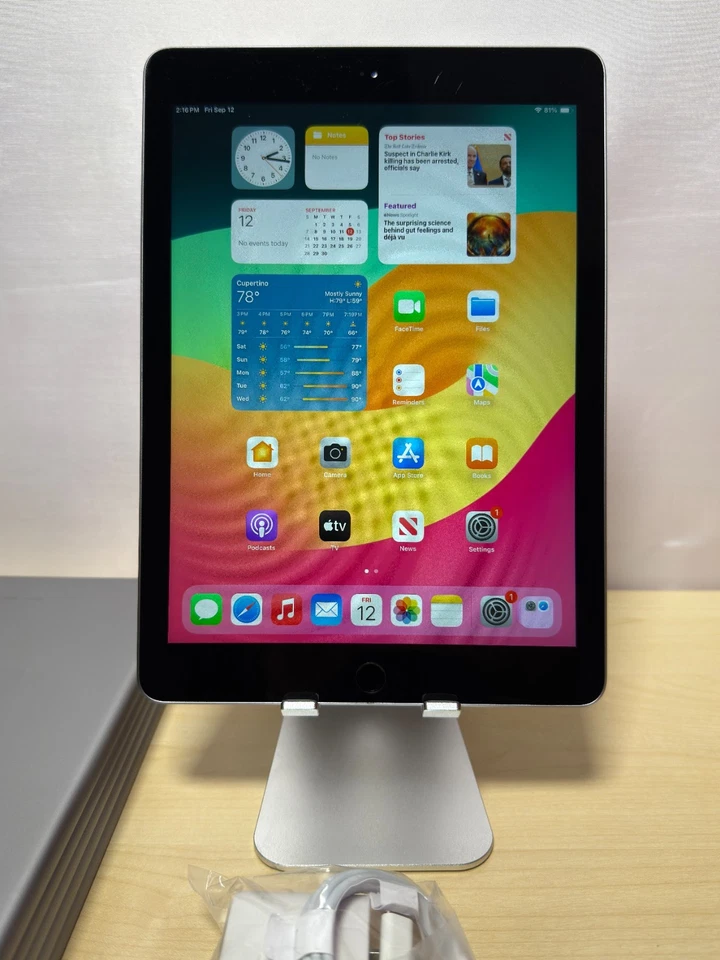 Apple iPad (6th Generation) 128 GB, Wi-Fi, 9.7 in MN A1893 - Space Gray - Image 3 of 4