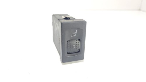 Volkswagen PASSAT B5.5 2003 Vorne links Schalter Sitzheizung UST102972