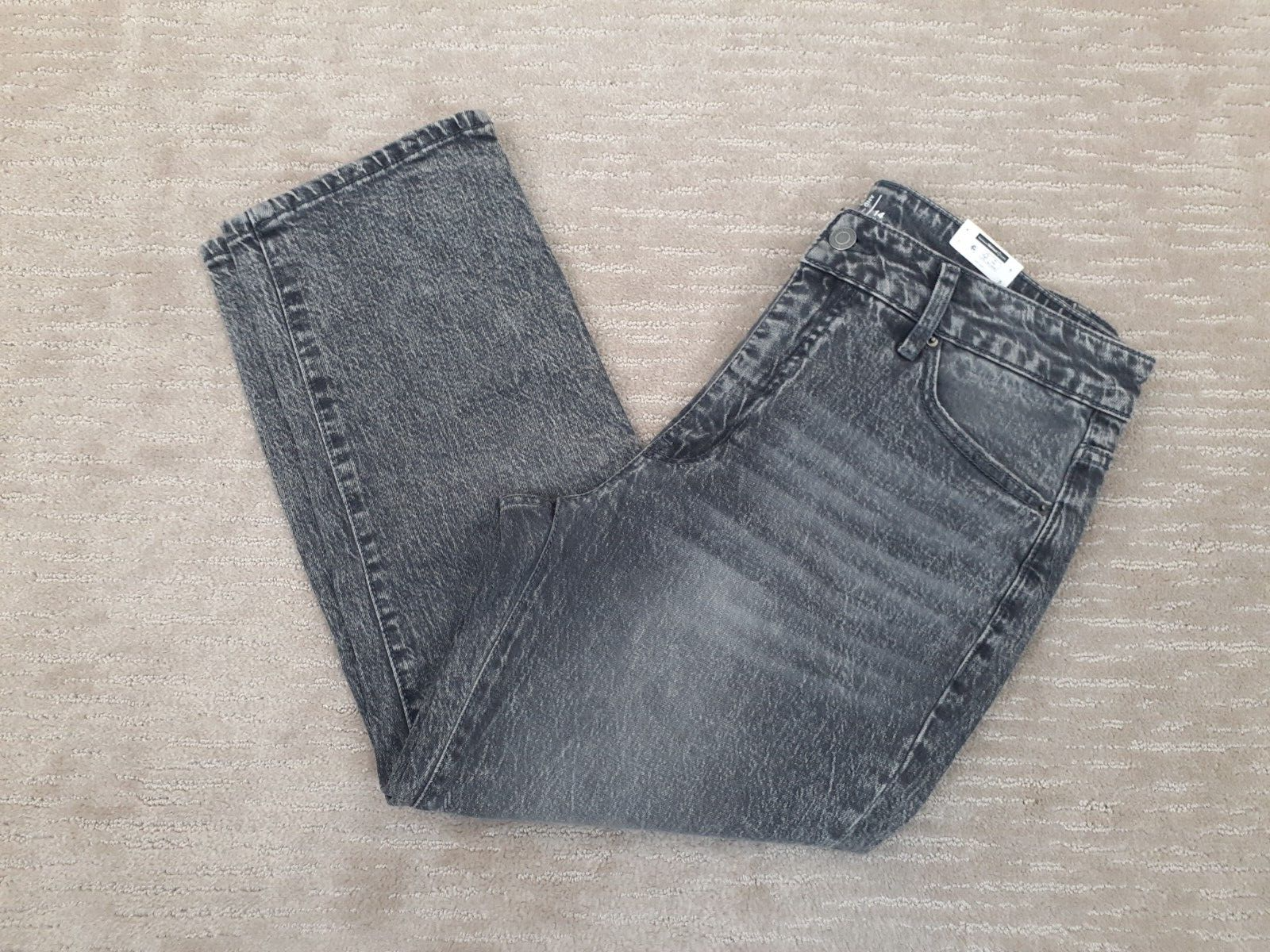 Time and Tru Womens High Rise Gray Wash Cropped Jeans with Pockets NWT