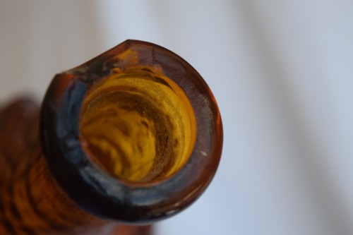 Vintage Amber Genie Bottle...diamond... with stopper( not original)...has chip - Picture 8 of 9