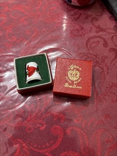 Vintage Red Cardinal Holly Berries Gold Trim China Sewing Thimble Lefton