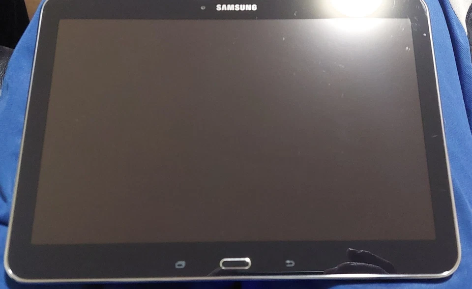 Samsung Galaxy Tab 4 SM-T530 16GB, WLAN, 10,1 Zoll Tablet  schwarz - Bild 2 von 4