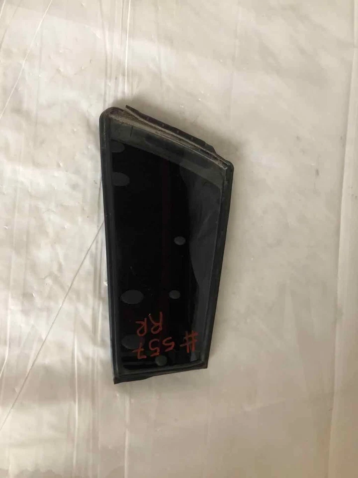 Nissan Leaf 2011-2012 hatchback ventilación trasera ventana de vidrio lado derecho del pasajero Foto 2 de 4