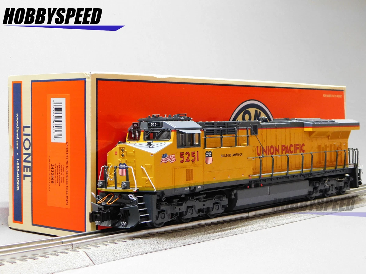 A VINTAGE MANTUA HO SCALE UNION PACIFIC GP-20 POWERED DIESEL ENGINE
