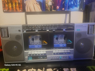 Llyods Stereo Turntable AM/FM Model M 884-C with 2 Speakers