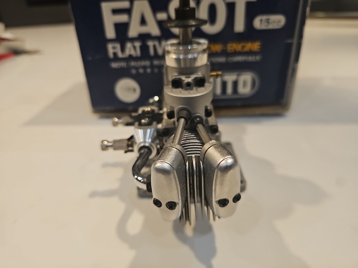 SAITO FA-90T 15 cc flat twin 4 stroke glow engine for R/C