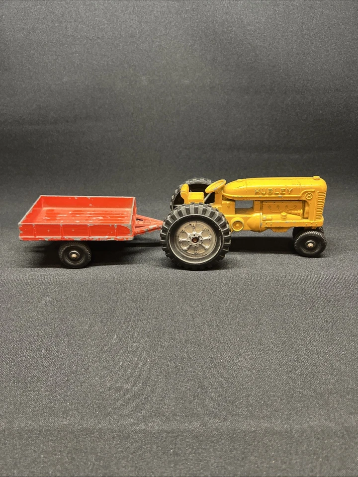Hubley Vintage Farm Tractor Die Cast Yellow USA  5-1/2 "  With Trailer - Image 4 of 4