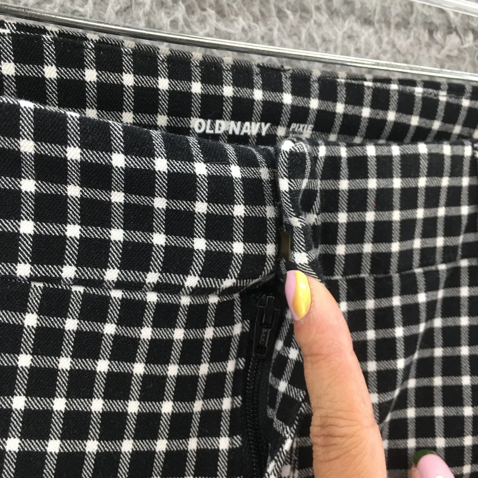 Pantalones al tobillo Old Navy Pixie para mujer 14 negros blancos a cuadros mezcla de algodón tiro alto Foto 4 de 4