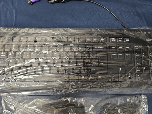 Fujitsu Wired Keyboard & Mouse New - Picture 2 of 7