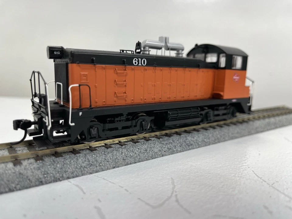 Walthers Proto 2000 HO Milwaukee Road MILW #610 SW1200 DC DCC Ready - Image 3 of 4