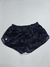 Lululemon Size 8 High-Rise Hotty Hot Black Camo Lined 2.5  Shorts Running
