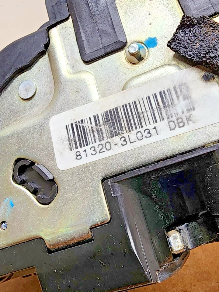 Actuador de cierre de puerta de paso delantero derecho Hyundai Azera 2006-2011 81320-3L031 Foto 3 de 4