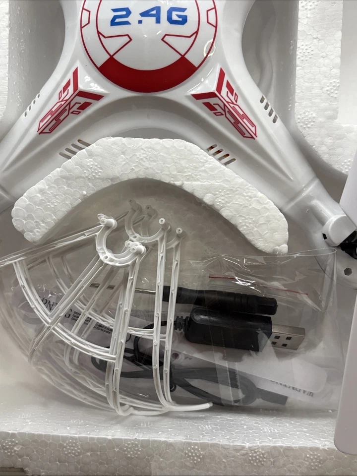 X5 Explorers 2.4G 4 Ch Remote Control Quadcopter Flying Drone White - Image 3 of 4