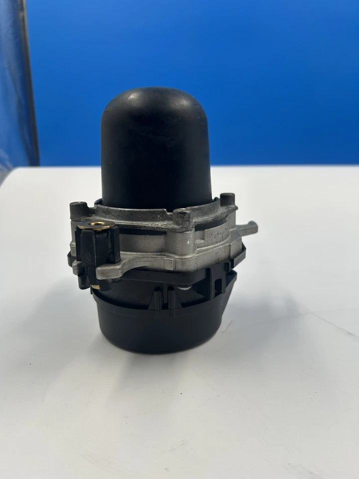 Porsche 997 Secondary Air Injection Pump 997.605.104.01 OEM Broken Plug - Image 4 of 4
