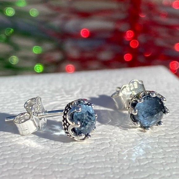 Nuevo Genuino Pandora S925 AZUL Brillante Corona Tachuela Circonita cúbica Pendientes 298311NMB Foto 2 de 4