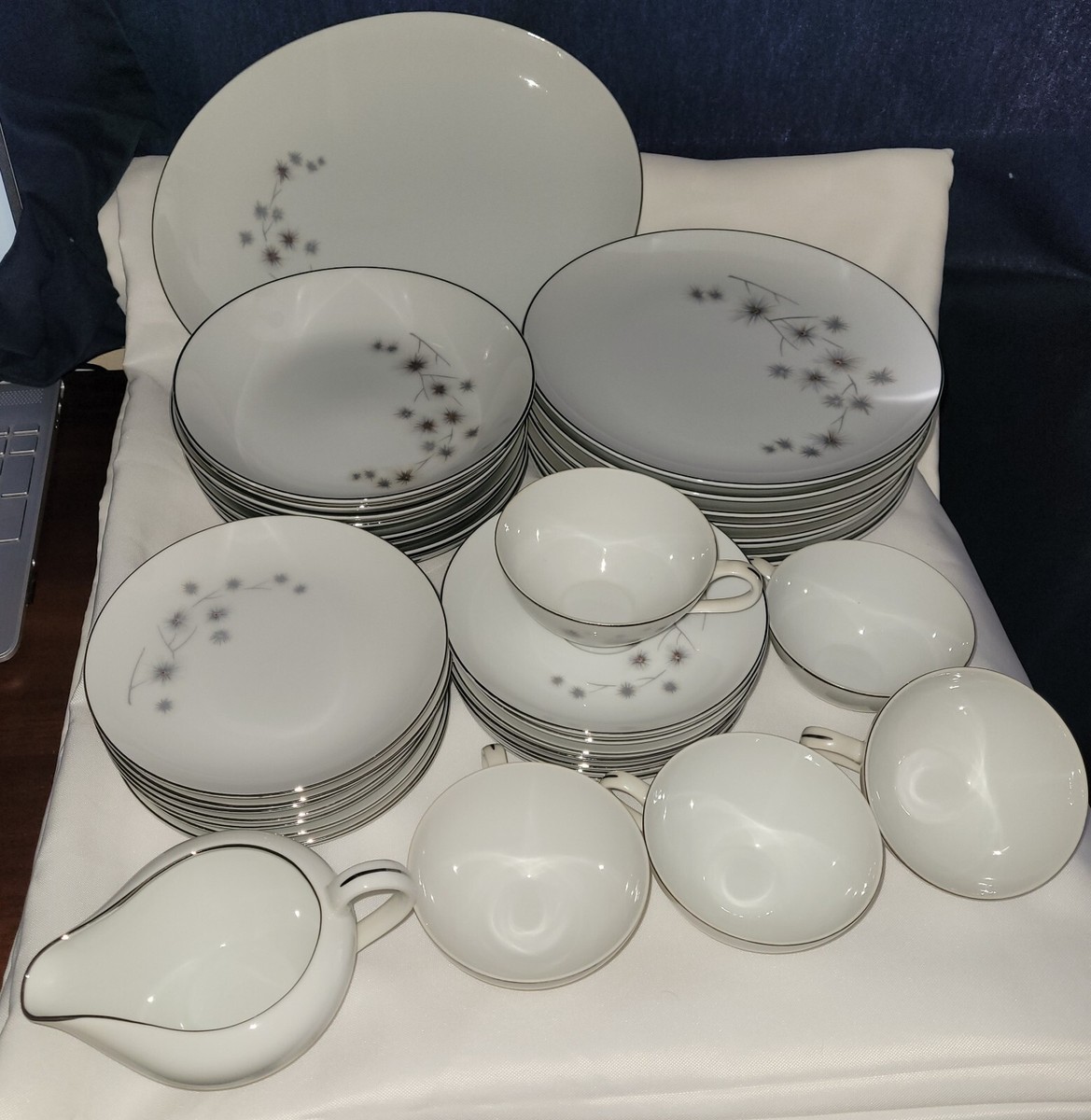 Creative Fine China 1014 Platinum Star Burst Dinnerware Set