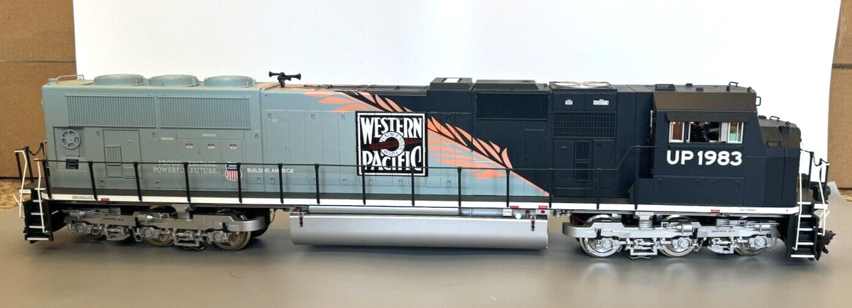USA TRAINS SD70-MAC G SCALE WESTERN PACIFIC 1983 DIESEL LOCOMOTIVE 