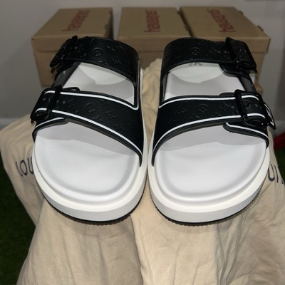 Louis Vuitton Monogram Buckle Men display picture 1