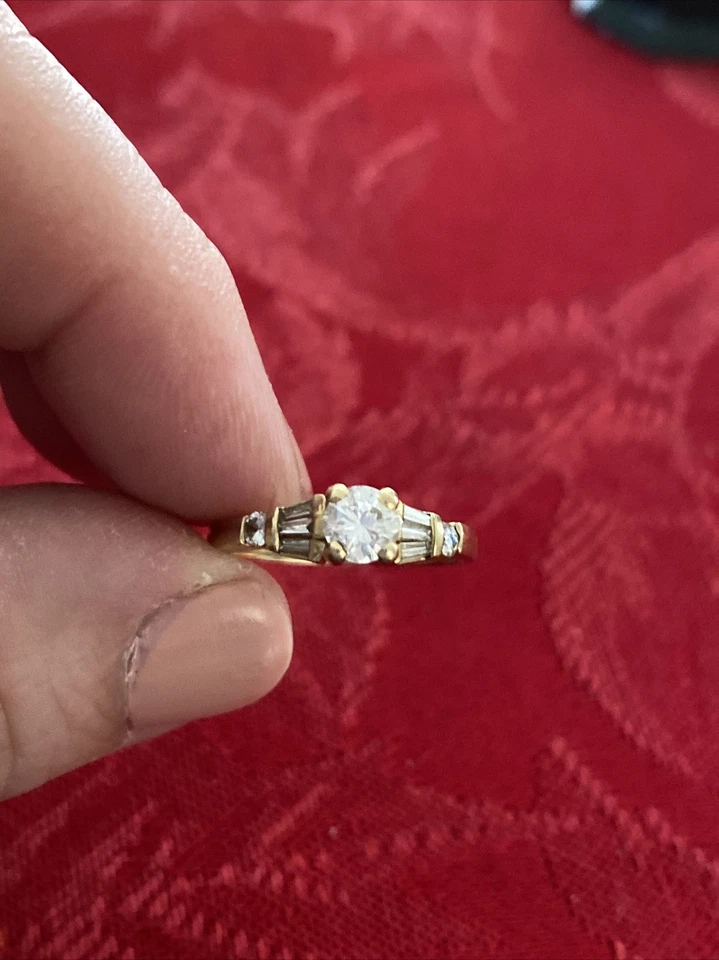 Anillo de compromiso solitario de diamantes de 0,45 quilates con detalles de oro amarillo de 14 k talla 6,5 Foto 4 de 4