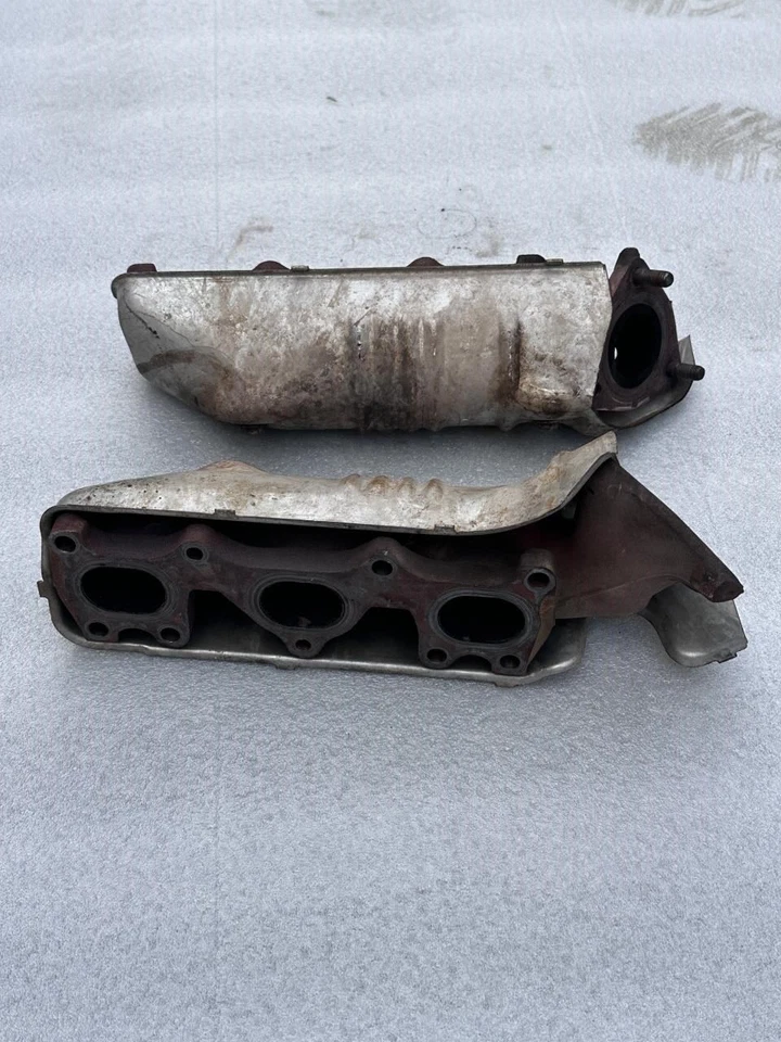 Colectores de escape izquierdo y derecho Acura RL 2000 con protectores térmicos Foto 4 de 4