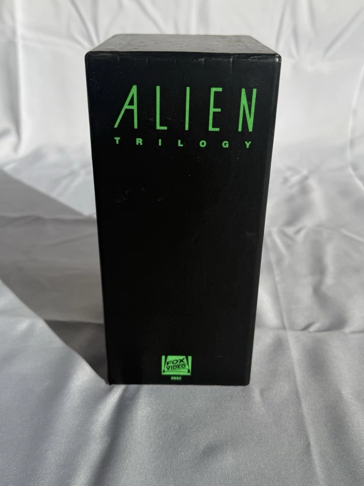 Alien Trilogy Box Set (VHS, 1993) Alien Aliens Alien 3 Horror Film Sci Fi - Image 3 of 3