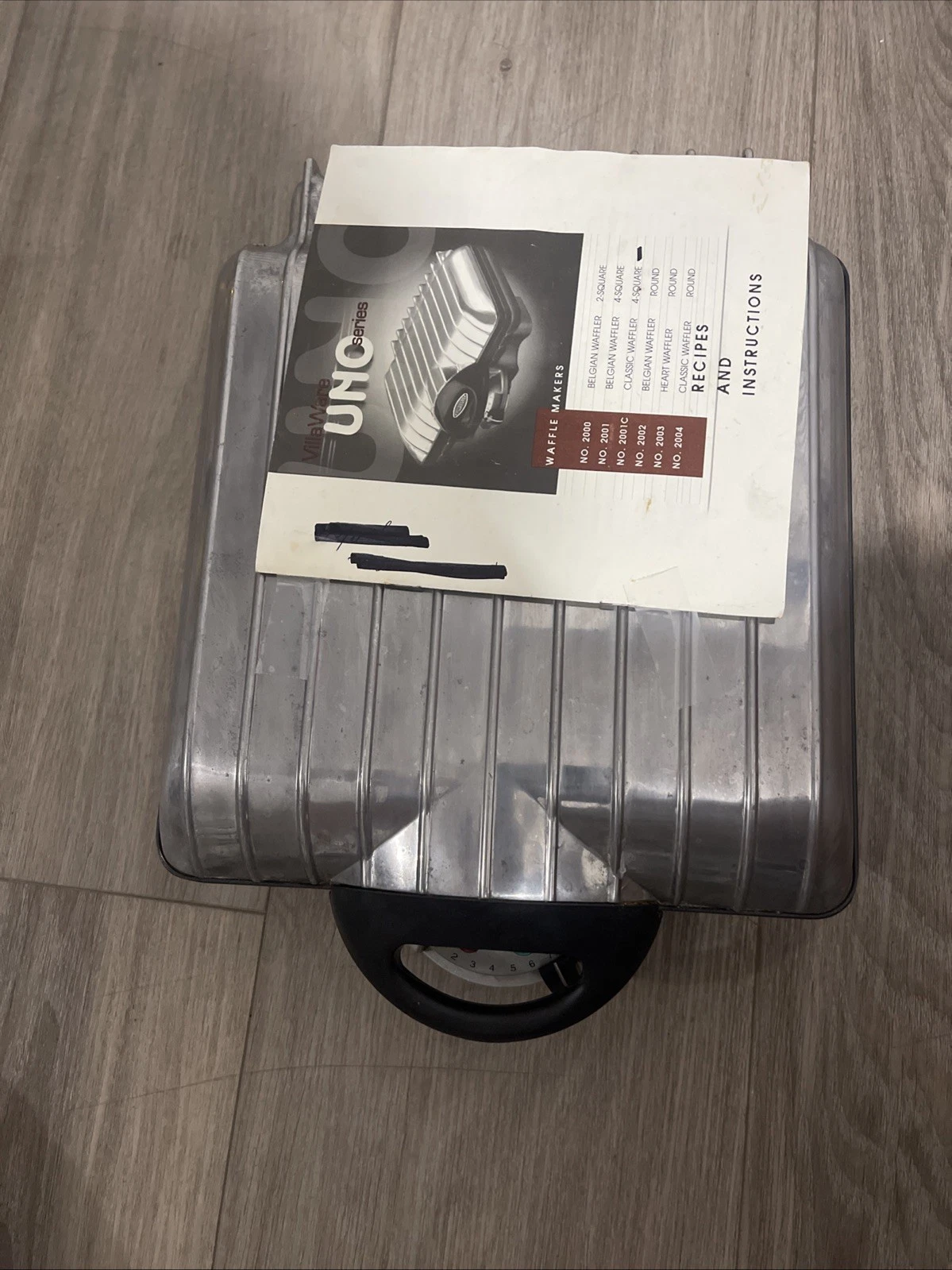 VillaWare 2001C Classic Waffler Chrome 4 Square Waffle Maker Clean Tested Works