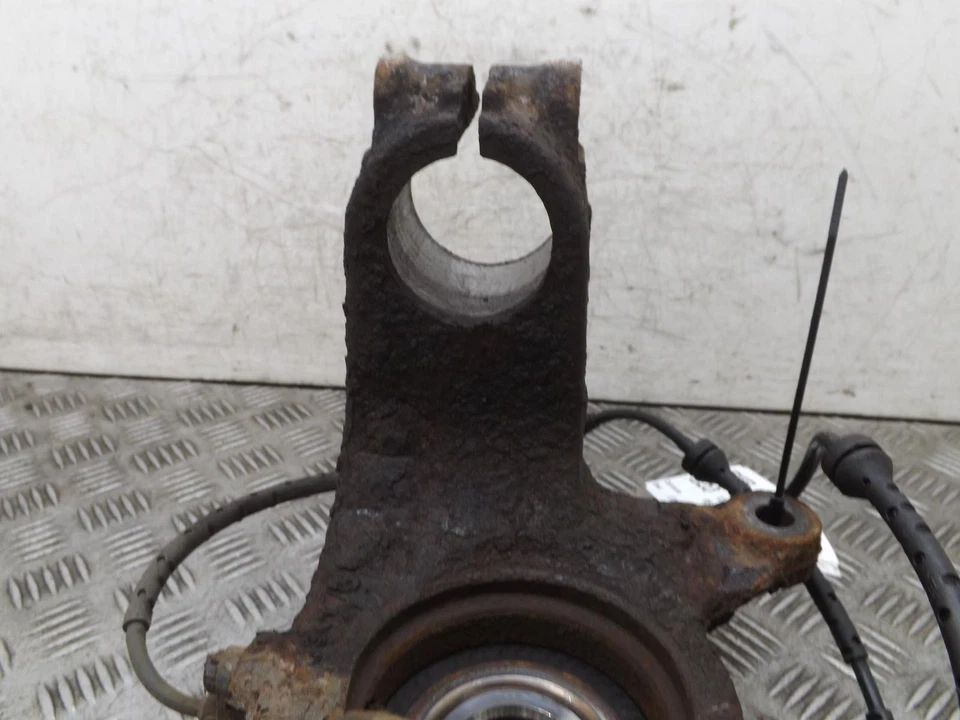 Bmw X3 Right Driver Offside Front Hub Stub & Abs E83 2.0 Diesel 2004-2010h - Image 4 of 4