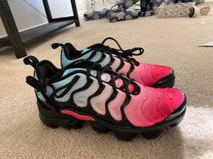 air max vapormax plus women's black