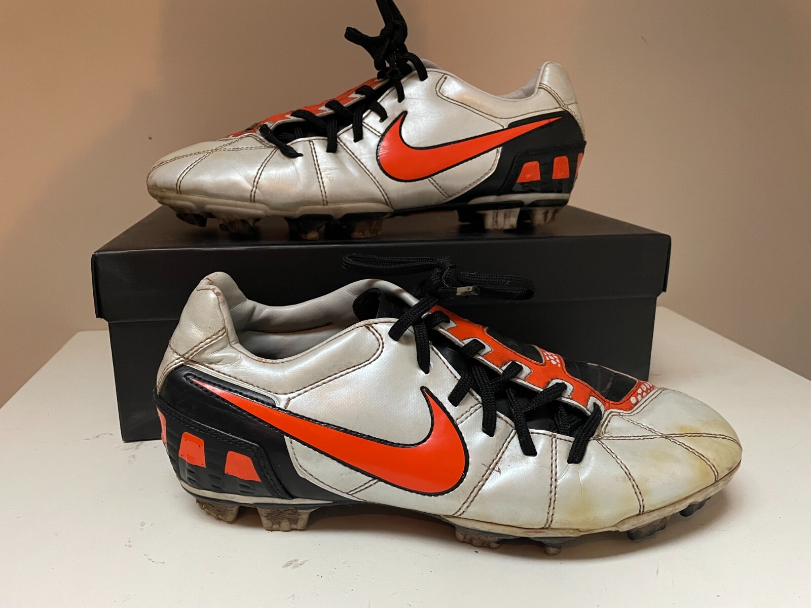 nike air strike football