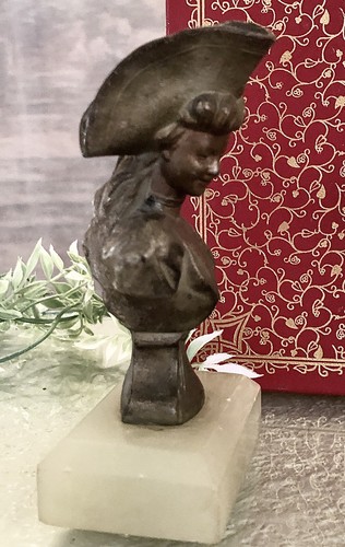 Spelter Bust Art Nouveau Victorian Woman in Hat Bronzed Small Spelter Sculpture - Picture 3 of 8