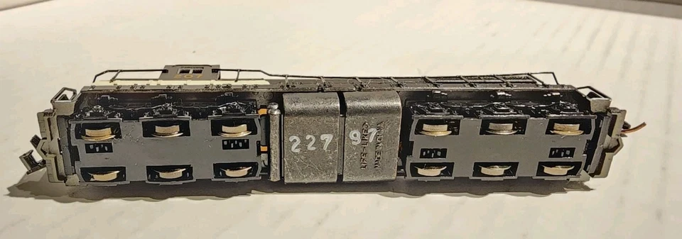 Life-Like N Scale SD7 Diesel Locomotive Southern #207 - Image 4 of 4