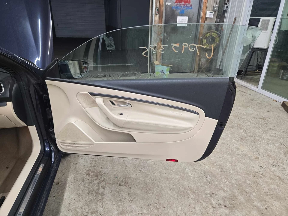 Used Front Right Door Assembly Front fits: 2011 Volkswagen Eos electric Front Ri Foto 2 de 4