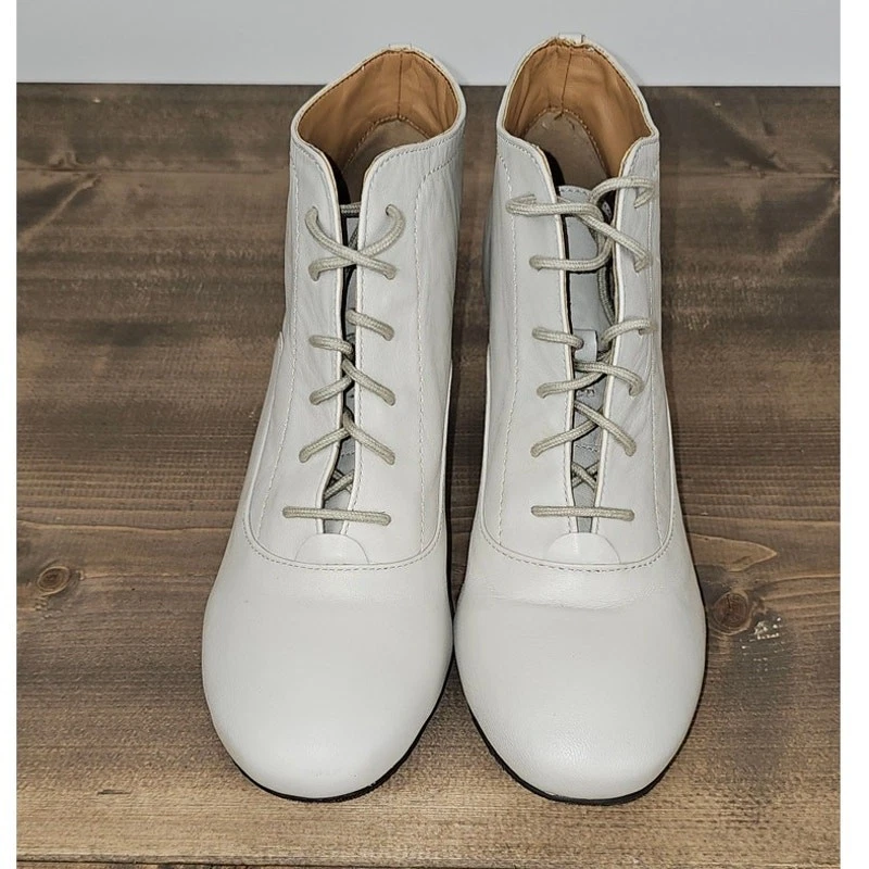 Botines Array by Massey de cuero con cordones para mujer talla 9M gris claro mantequilla suave Foto 2 de 4