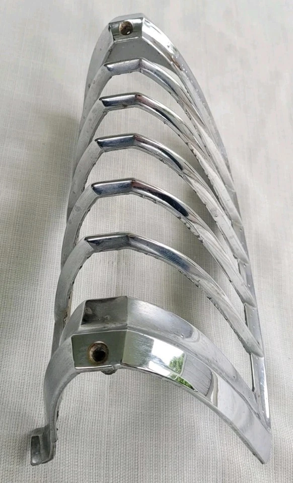 Bisel de lámpara de estacionamiento cromado Mercury Monarch 1975-1977 OEM # D54B 13237 LH Foto 4 de 4