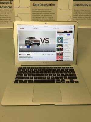 2015 MacBook Air 13'' Core i5 4GB / 128GB SSD. MacOS Monterey 12.2