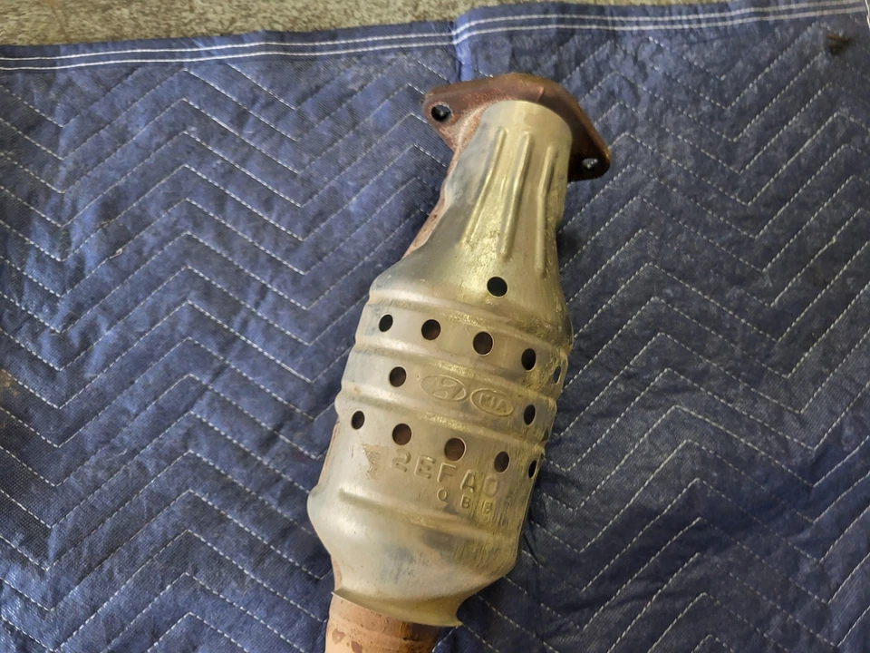 起亚 SOUL 2021 中心排气管二手原始设备制造商 20-22 — 第 2/4 张图片