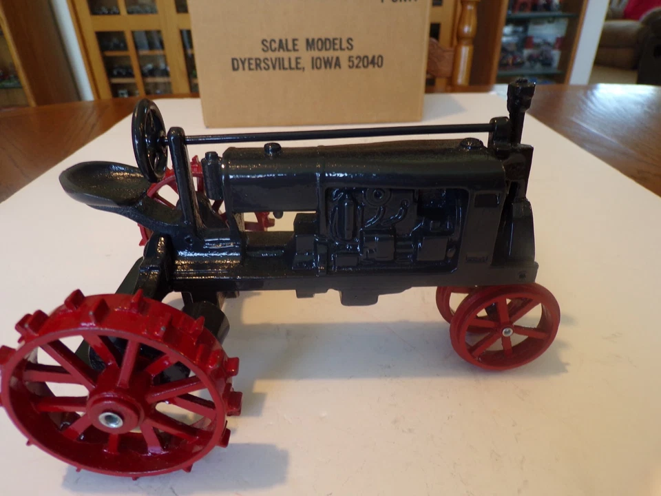 1983 Scale Models 1:16 Farmall Regular Tractor, #10 JLE Collector Series I - Image 4 of 4