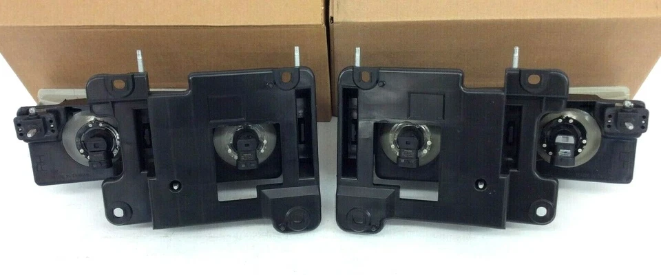 Chevrolet Silverado C/K GMC Sierra front left & right Headlight set of 2 OEM - Image 3 of 4