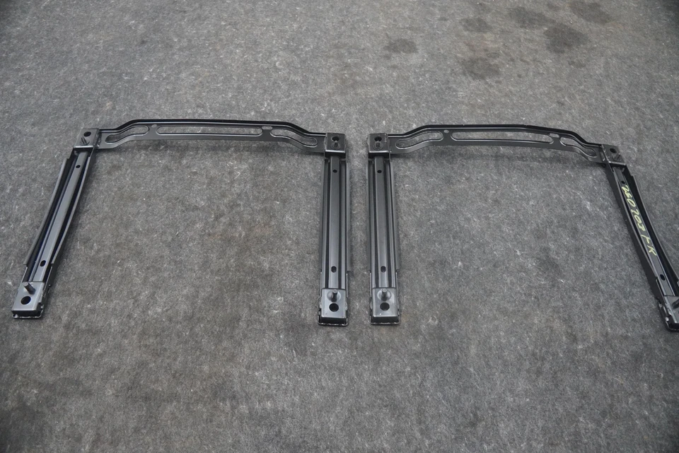Juego de 2 soportes portadores de rieles de marco de asiento delantero 4ML881677 OEM Lamborghini Urus 2019 Foto 4 de 4