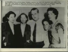 1953 Press Photo Family Meets Edgar Sanders after Release from Hungarian Prison