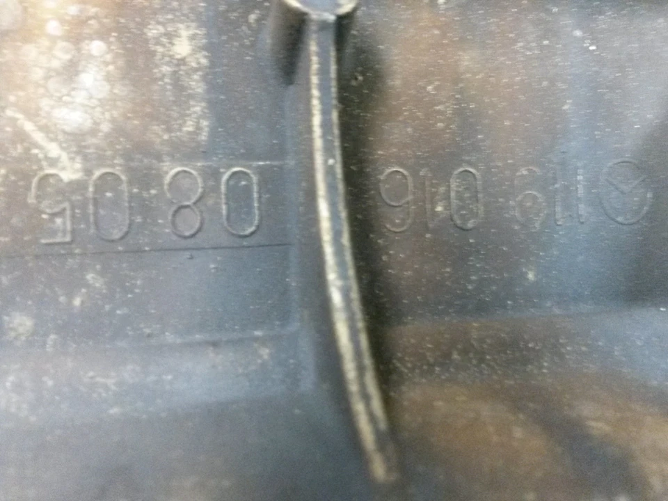 Left Valve Cover From 1994 Mercedes-Benz E500  4.2 1190160805 - Image 3 of 4