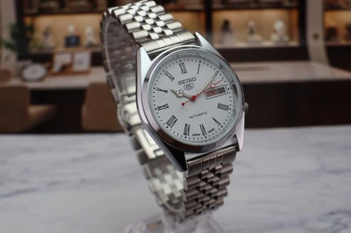 Vintage Seiko 5 Automatic Day- Date  Japan 7009A  Men's Wrist Watch