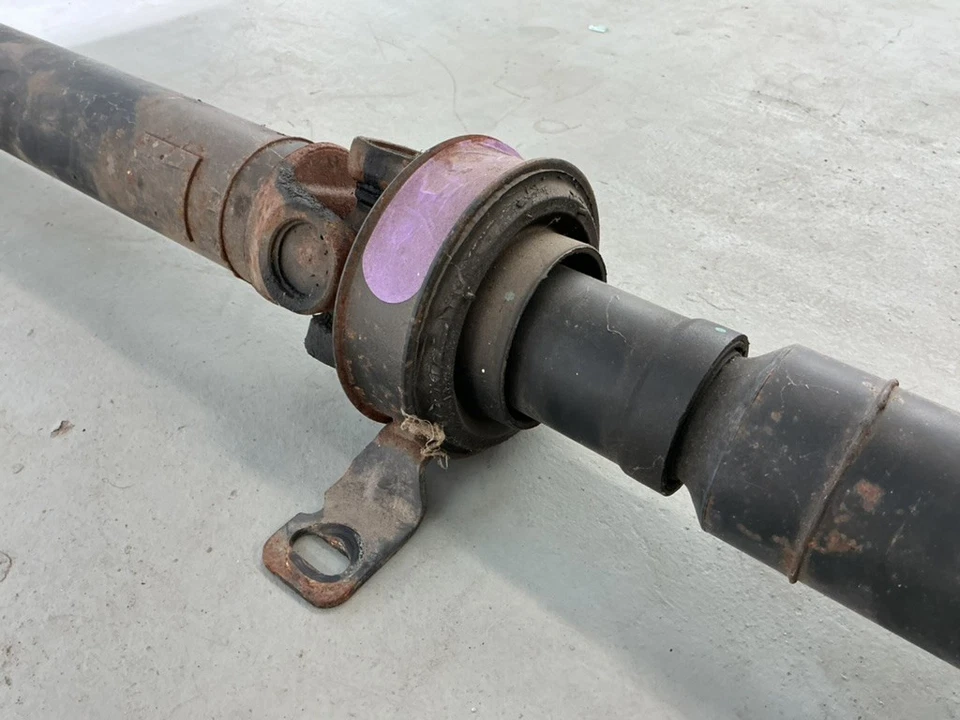 2004-2009 JAGUAR XJ VANDEN PLAS 4.2L REAR AXLE DRIVE SHAFT OEM Foto 3 de 4