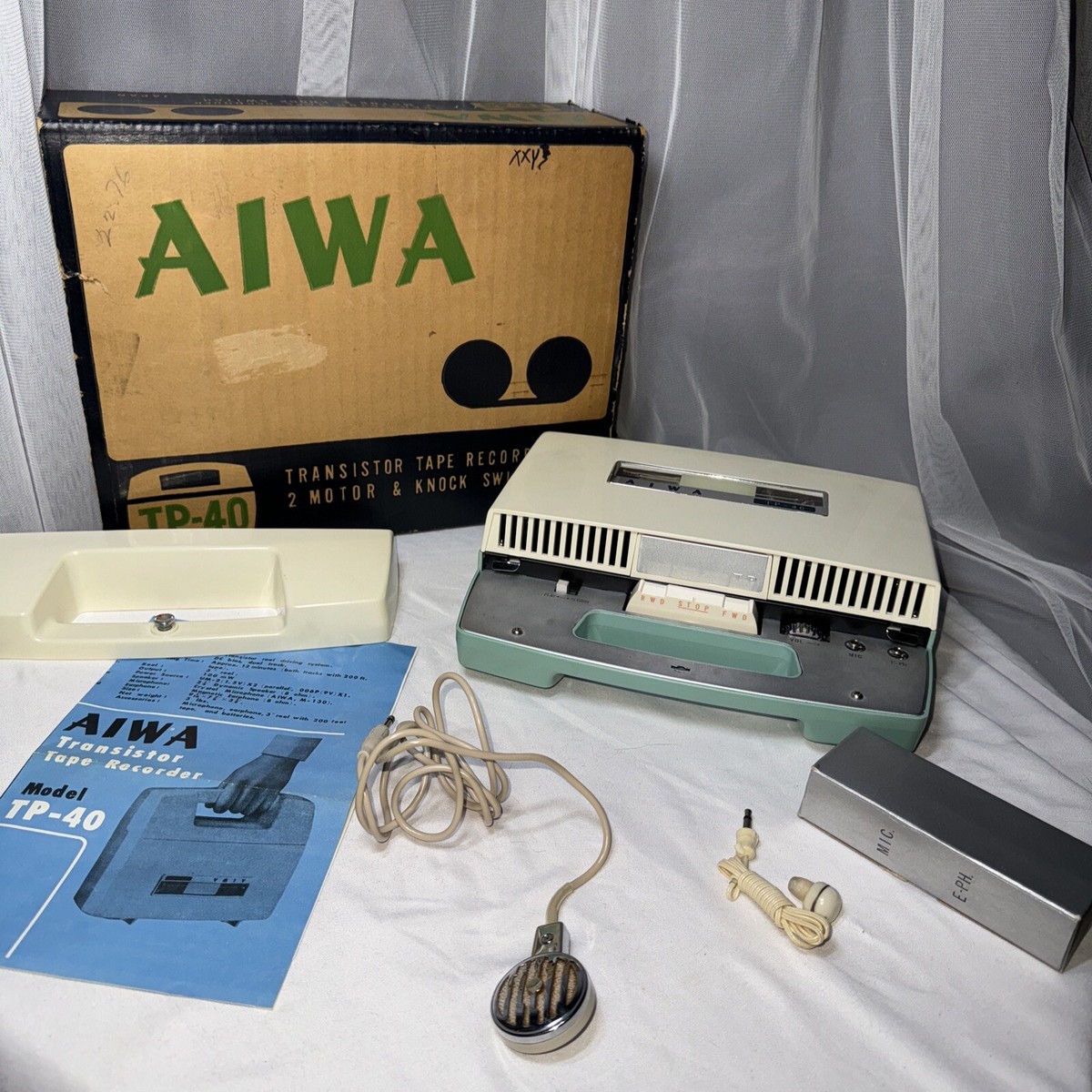 Vintage AIWA TP 40 Mint Color TRANSISTOR TAPE RECORDER Mic 