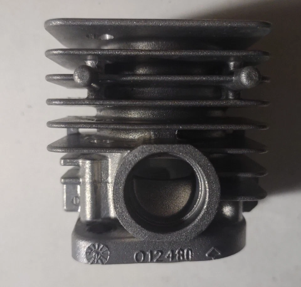 Conjunto de cilindro de pistón de motosierra MTD # 530 012 481 Foto 4 de 4